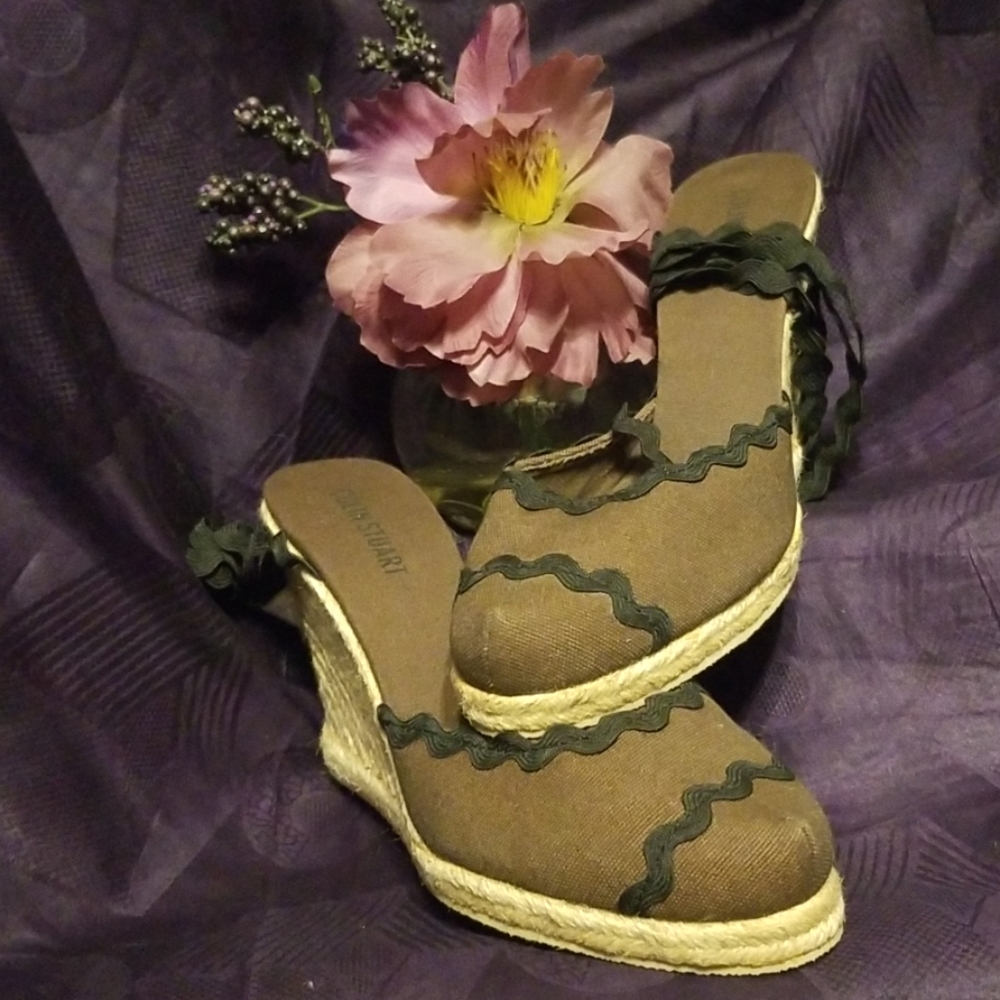 Shoes: Espadrilles